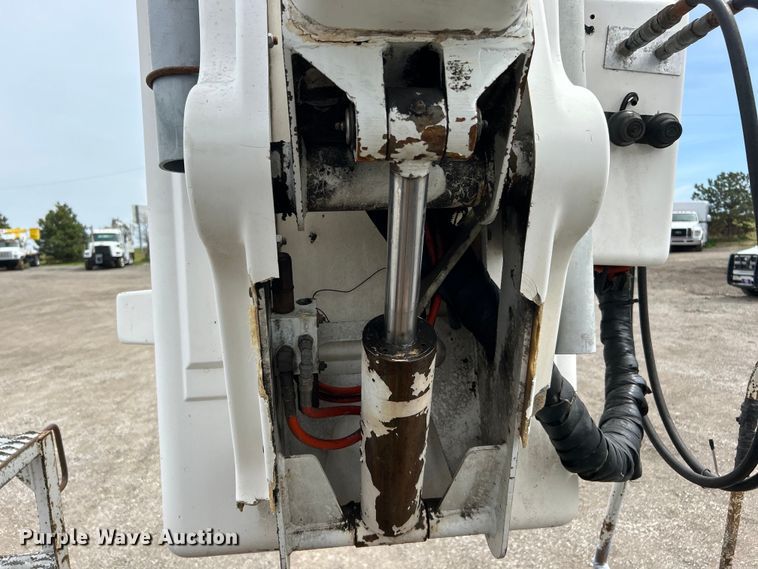 image for item EG1400 1997 Ford F800 bucket truck