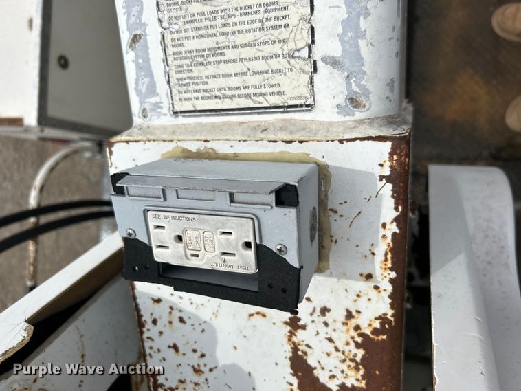 image for item EG1400 1997 Ford F800 bucket truck