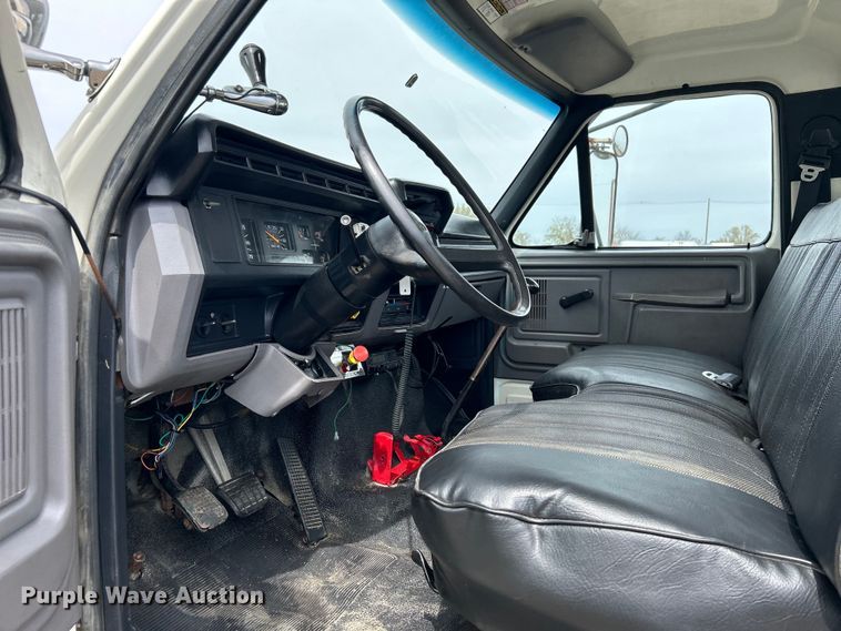 image for item EG1400 1997 Ford F800 bucket truck