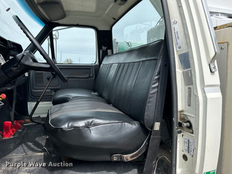 image for item EG1400 1997 Ford F800 bucket truck
