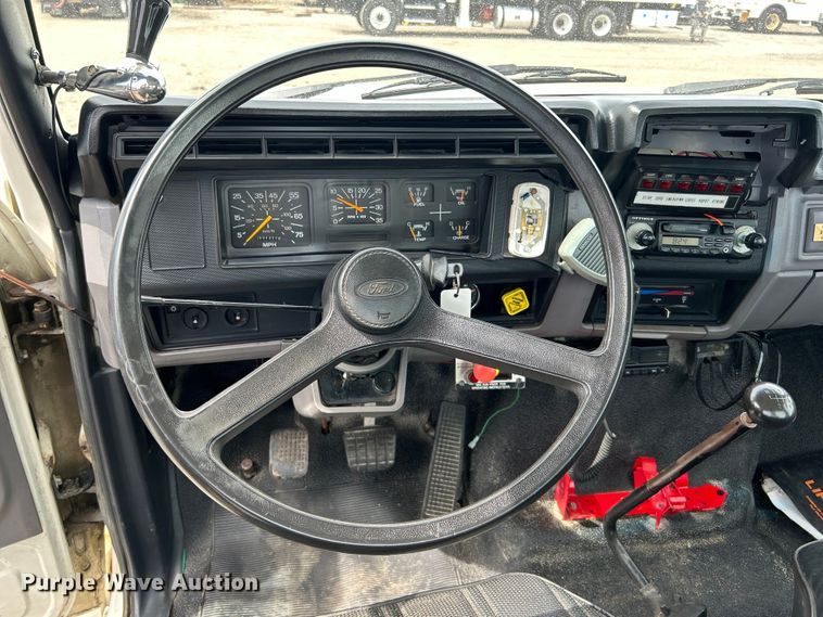 image for item EG1400 1997 Ford F800 bucket truck