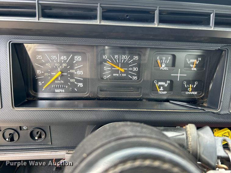 image for item EG1400 1997 Ford F800 bucket truck