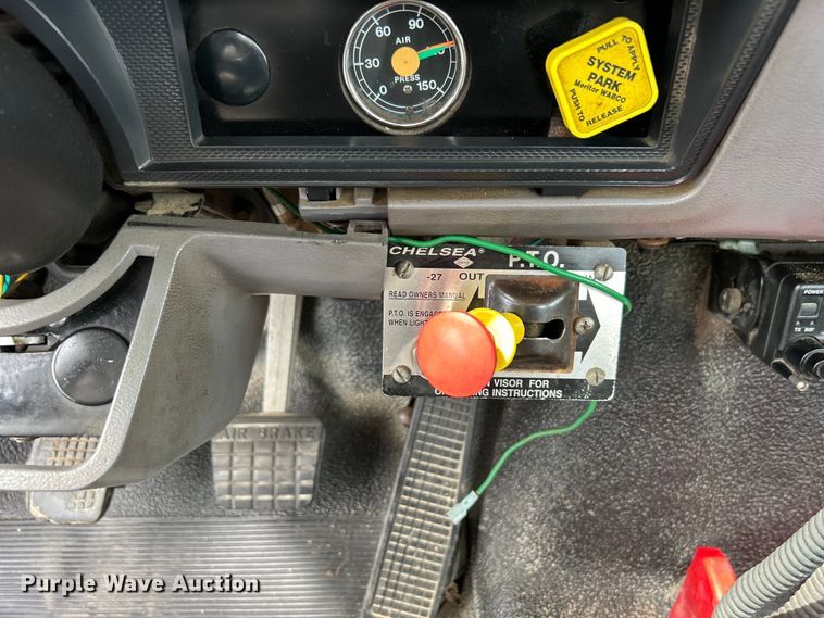 image for item EG1400 1997 Ford F800 bucket truck