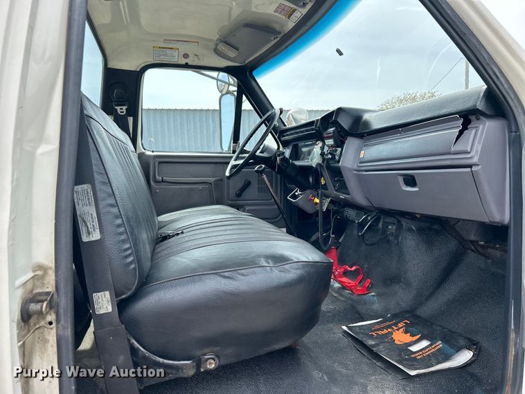 image for item EG1400 1997 Ford F800 bucket truck