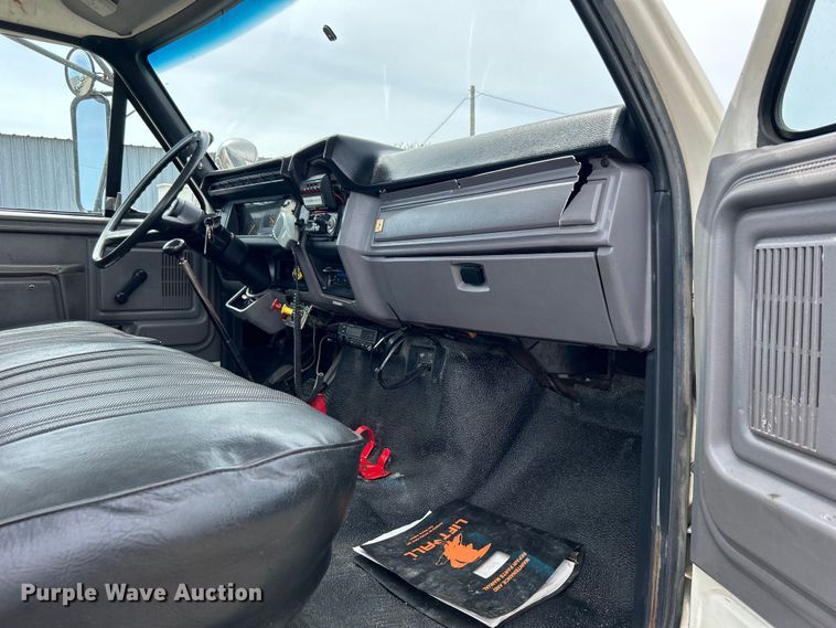 image for item EG1400 1997 Ford F800 bucket truck