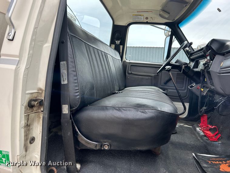 image for item EG1400 1997 Ford F800 bucket truck