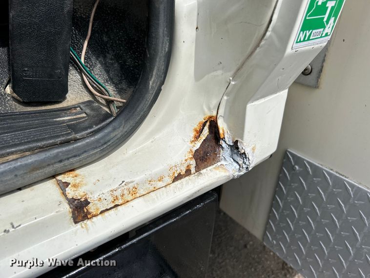 image for item EG1400 1997 Ford F800 bucket truck