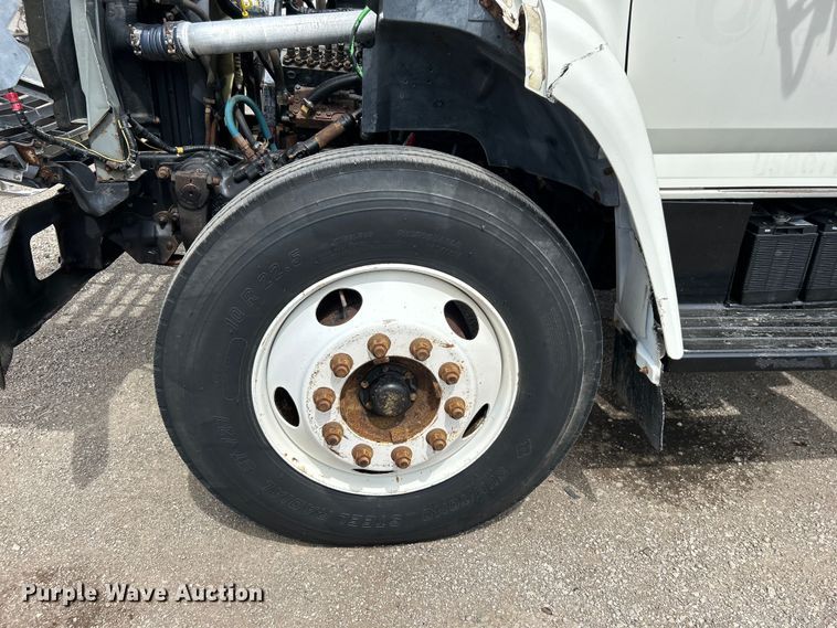 image for item EG1400 1997 Ford F800 bucket truck