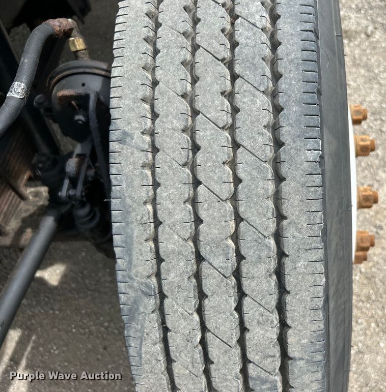 image for item EG1400 1997 Ford F800 bucket truck