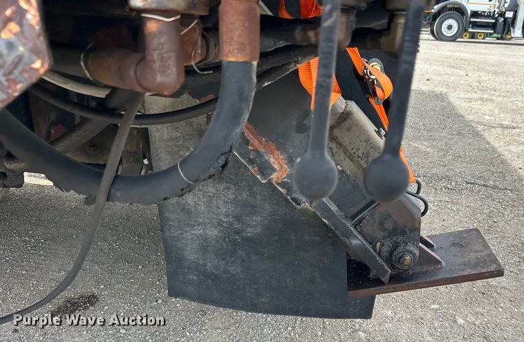 image for item EG1401 1991 GMC Topkick C6500 bucket truck