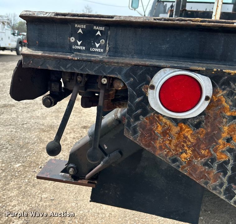 image for item EG1401 1991 GMC Topkick C6500 bucket truck