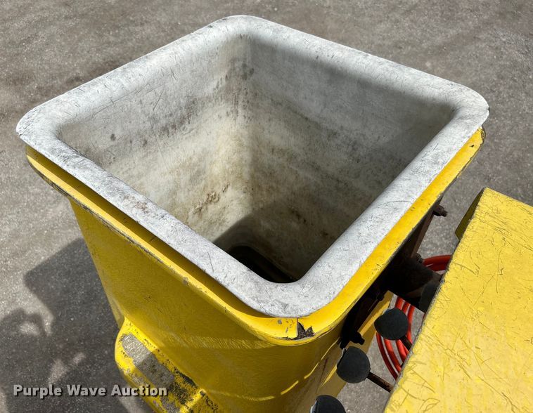 image for item EG1401 1991 GMC Topkick C6500 bucket truck