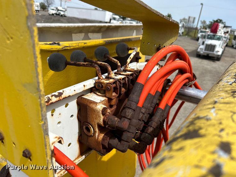 image for item EG1401 1991 GMC Topkick C6500 bucket truck