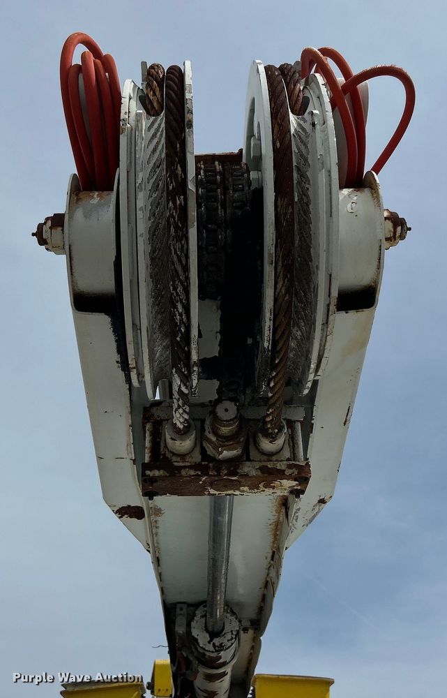 image for item EG1401 1991 GMC Topkick C6500 bucket truck