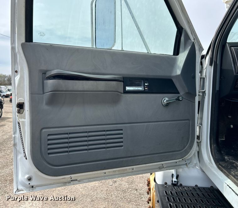 image for item EG1401 1991 GMC Topkick C6500 bucket truck