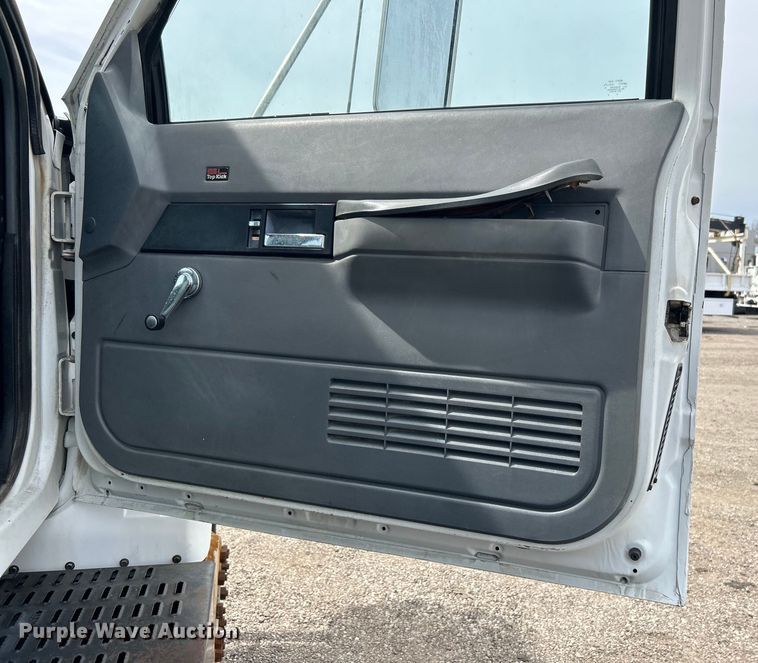 image for item EG1401 1991 GMC Topkick C6500 bucket truck