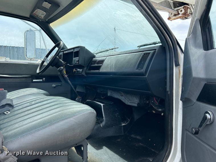 image for item EG1401 1991 GMC Topkick C6500 bucket truck