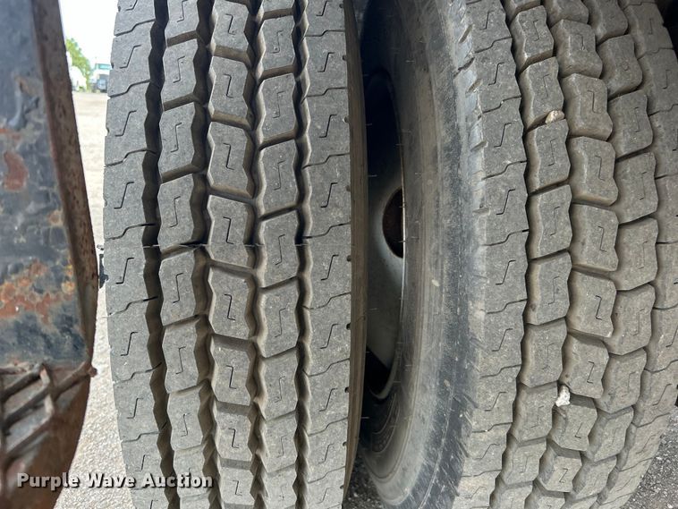 image for item EG1401 1991 GMC Topkick C6500 bucket truck