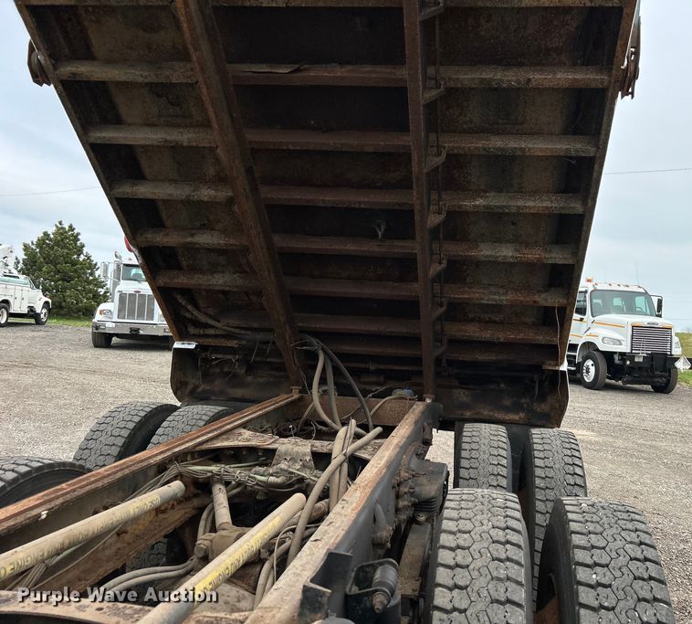 image for item EG1404 2007 Sterling L-Line dump truck