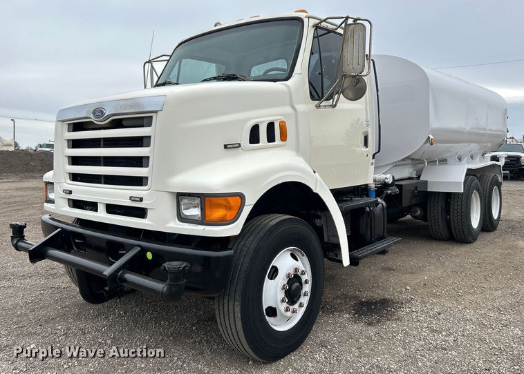 image for item EG1405 1998 Ford LNT8000 water truck