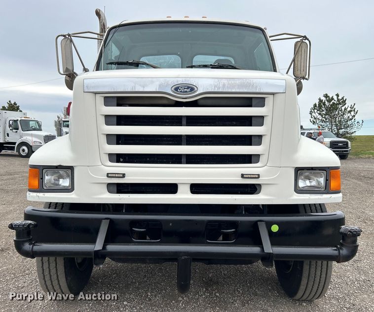 image for item EG1405 1998 Ford LNT8000 water truck