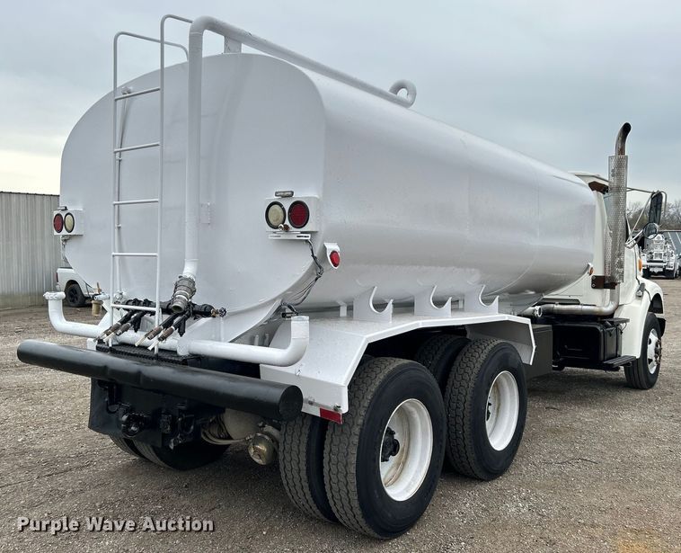 image for item EG1405 1998 Ford LNT8000 water truck