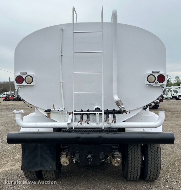 image for item EG1405 1998 Ford LNT8000 water truck