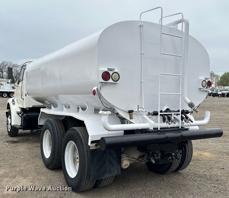 image for item EG1405 1998 Ford LNT8000 water truck