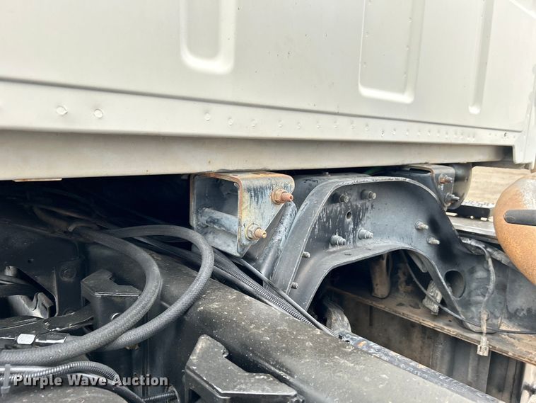 image for item EG1405 1998 Ford LNT8000 water truck