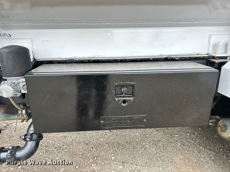 image for item EG1405 1998 Ford LNT8000 water truck