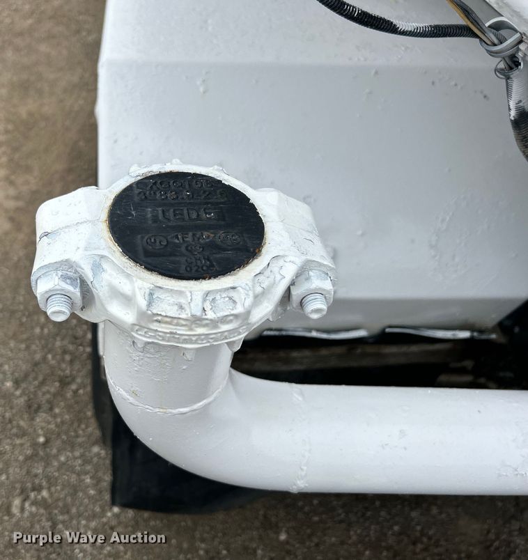 image for item EG1405 1998 Ford LNT8000 water truck