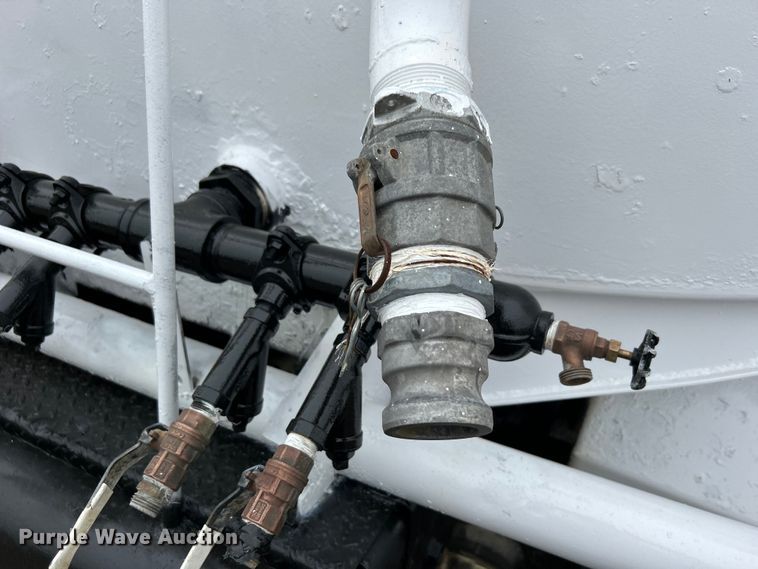 image for item EG1405 1998 Ford LNT8000 water truck