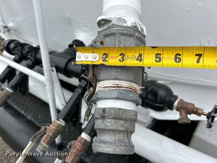 image for item EG1405 1998 Ford LNT8000 water truck