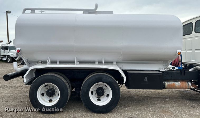 image for item EG1405 1998 Ford LNT8000 water truck