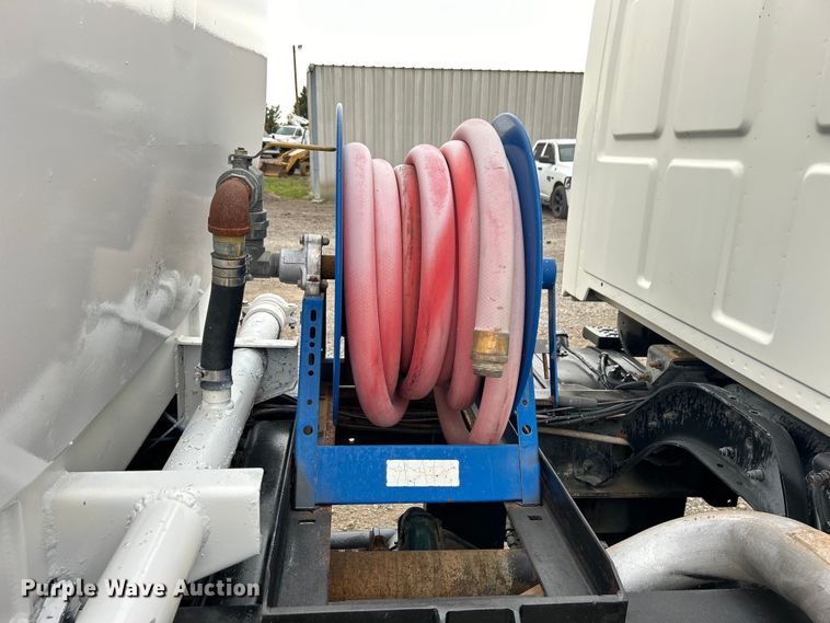 image for item EG1405 1998 Ford LNT8000 water truck