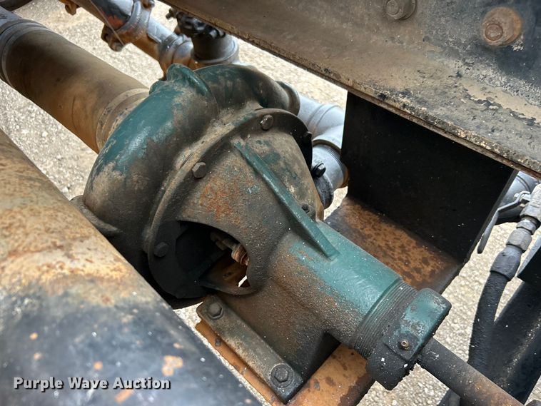 image for item EG1405 1998 Ford LNT8000 water truck