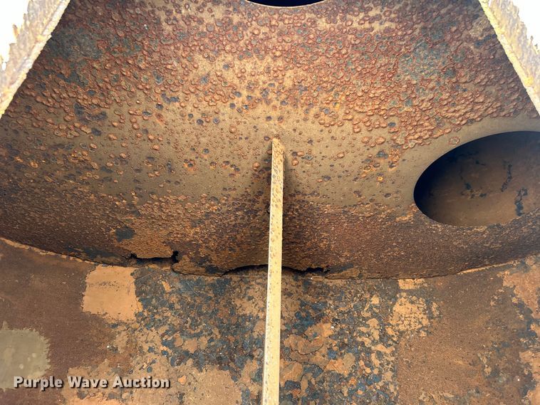 image for item EG1405 1998 Ford LNT8000 water truck