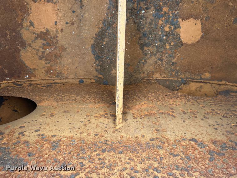 image for item EG1405 1998 Ford LNT8000 water truck