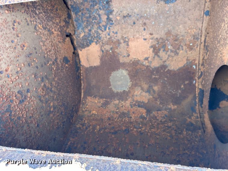 image for item EG1405 1998 Ford LNT8000 water truck