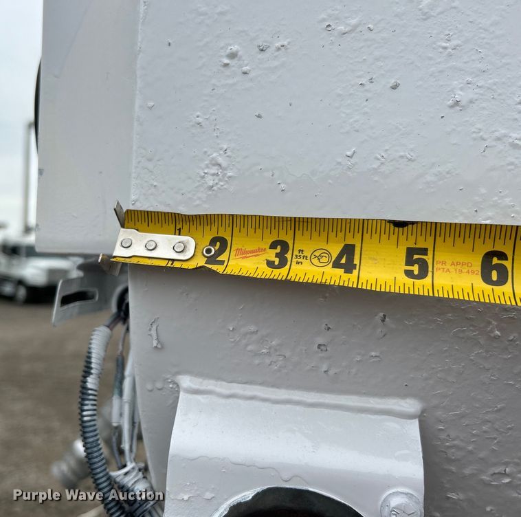 image for item EG1405 1998 Ford LNT8000 water truck