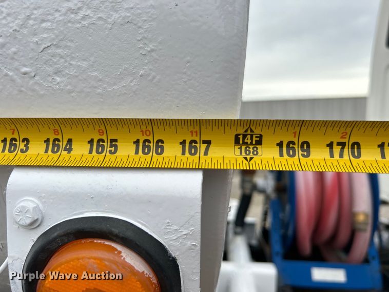 image for item EG1405 1998 Ford LNT8000 water truck