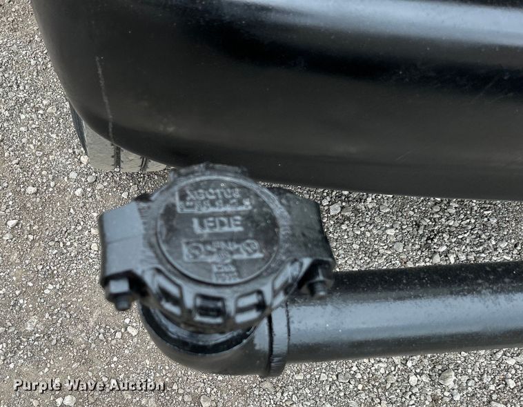 image for item EG1405 1998 Ford LNT8000 water truck