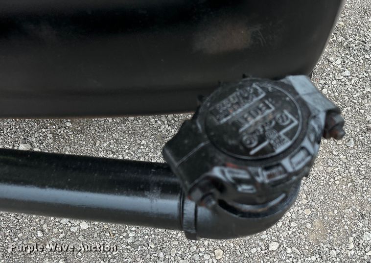 image for item EG1405 1998 Ford LNT8000 water truck