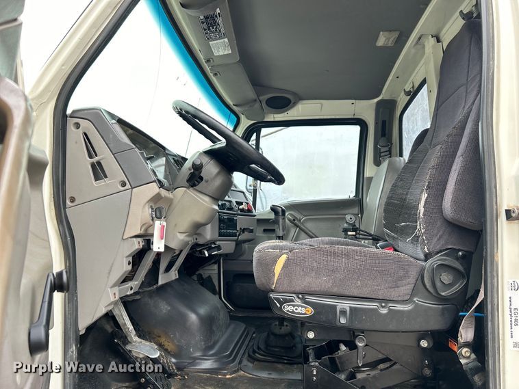 image for item EG1405 1998 Ford LNT8000 water truck