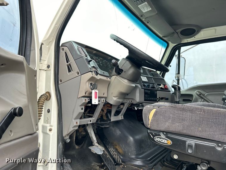 image for item EG1405 1998 Ford LNT8000 water truck