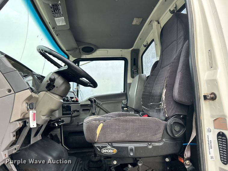 image for item EG1405 1998 Ford LNT8000 water truck