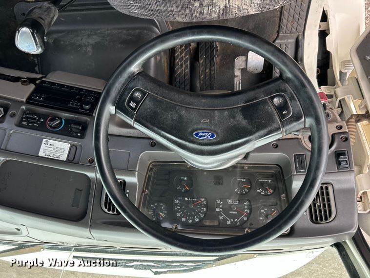 image for item EG1405 1998 Ford LNT8000 water truck