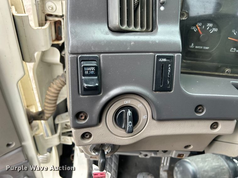 image for item EG1405 1998 Ford LNT8000 water truck