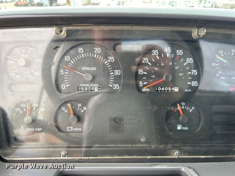 image for item EG1405 1998 Ford LNT8000 water truck