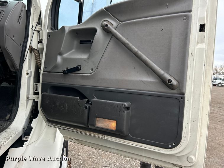 image for item EG1405 1998 Ford LNT8000 water truck